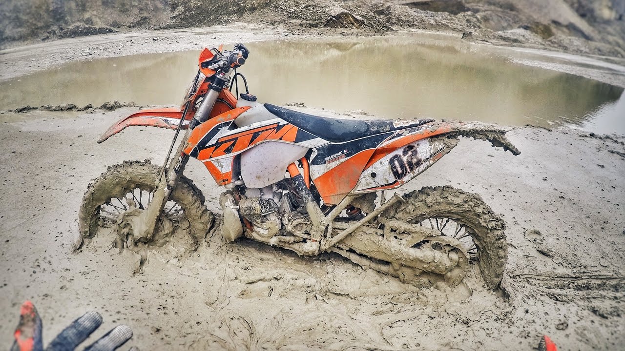 STUCK IN THE MUD – Kikaninac