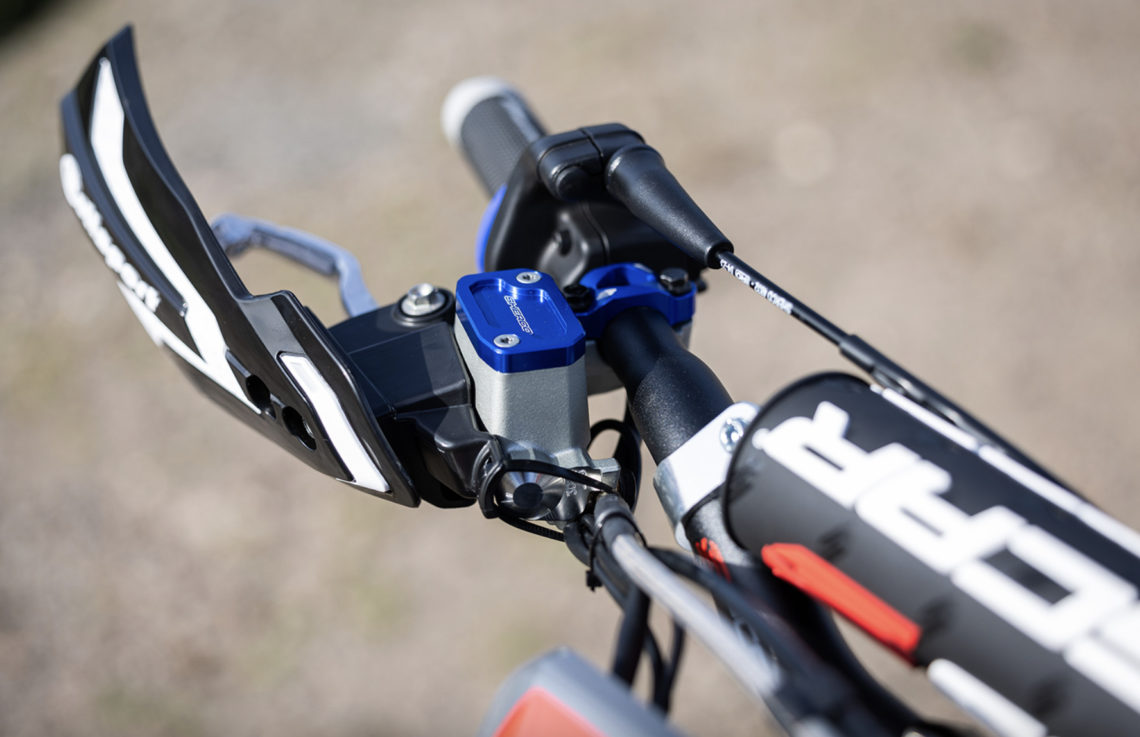 FIRST LOOK: 300 SEF Hamish MacDonald Replica