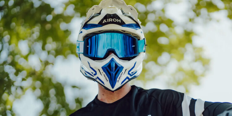 Discover and Design Your Style with Blast XR1 Goggles!