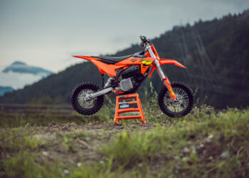 Discover the Buzz of the 2025 KTM SX-E!