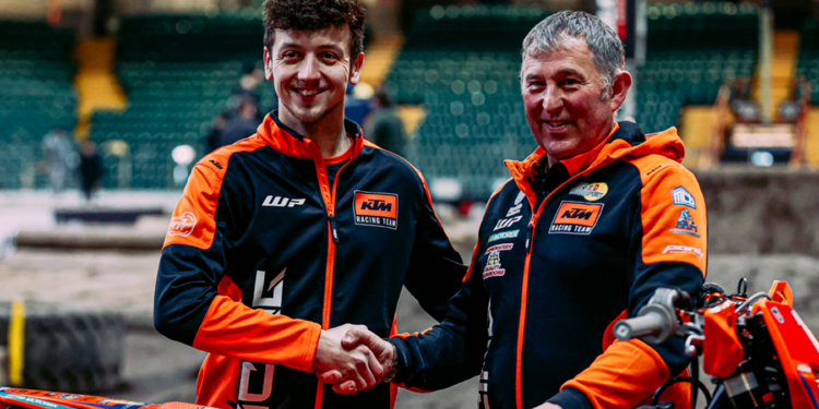 Dan Mundell Signs with KTM UK and Triple D Motosport!