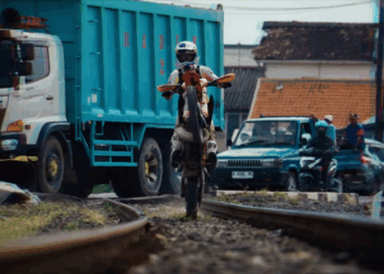 MANUEL LETTENBICHLER | Living Out of a Bag – Vibes Are High